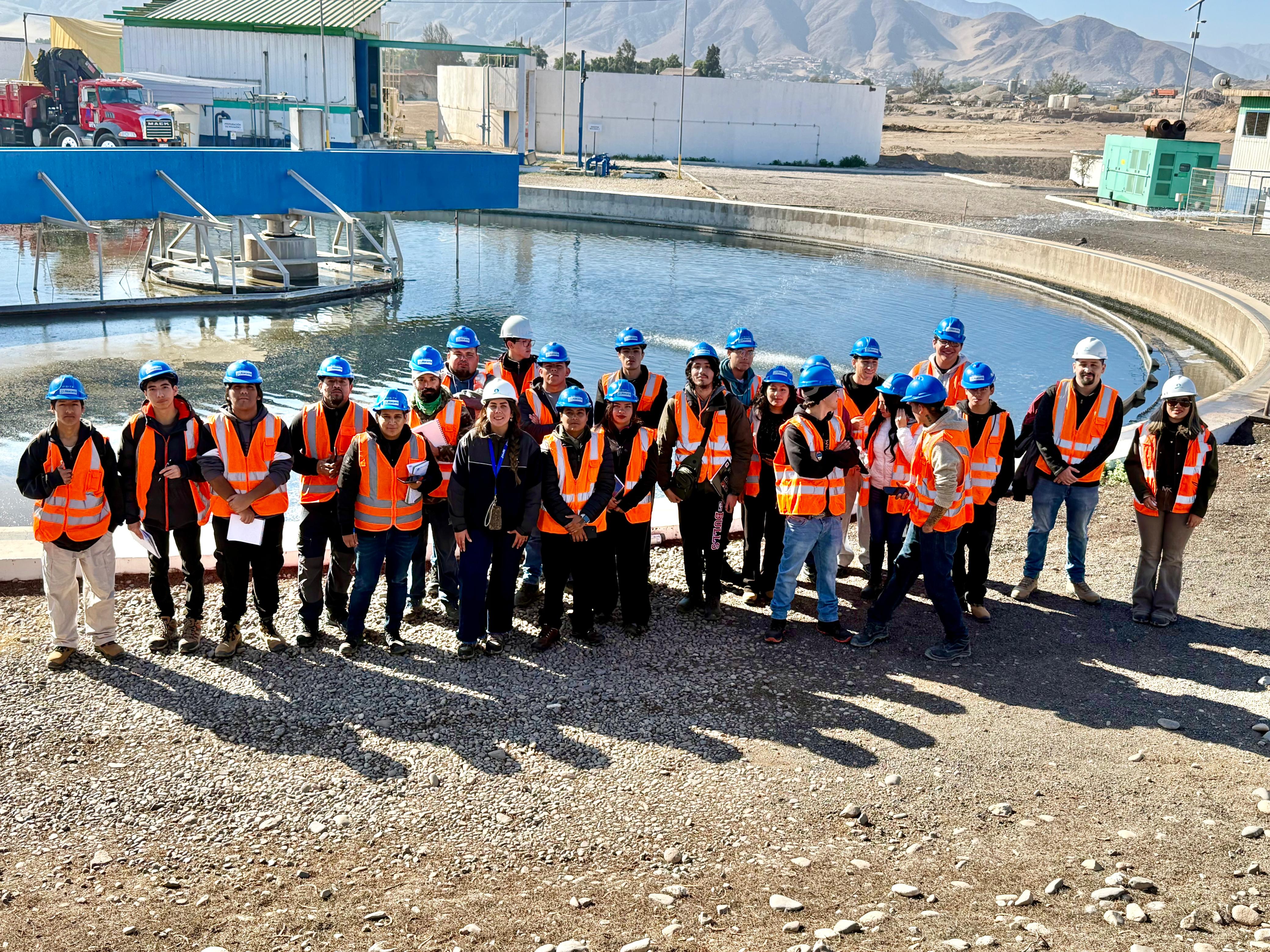 Estudiantes-de-Santo-Tomás-fortalecen-su-formación-con-visita-a-planta-de-tratamiento-de-aguas-servidas